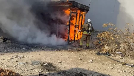 Antakya’da Taksi Durağında Yangın