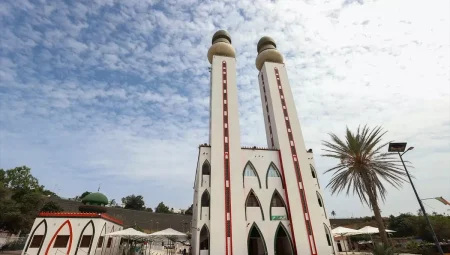 Dakar’ın Aydınlık Simgesi: İlahiyat Camisi