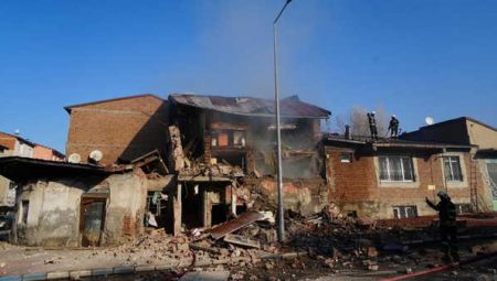 Erzurum’da doğalgaz patlaması: 2 ev çöktü, 1 yaralı