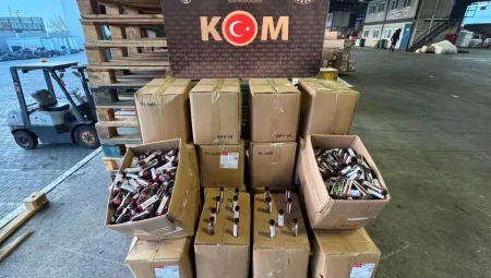 İzmir’de Kaçak Gıda ve İlaç Operasyonu: 15 Milyon TL Değerinde Malzeme Ele Geçirildi