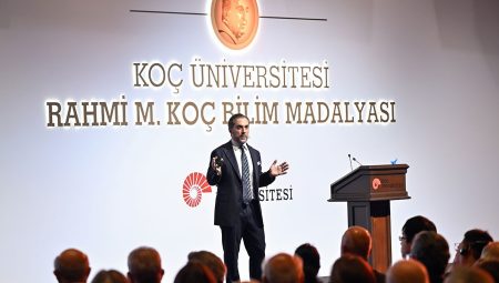 Koç Üniversitesi Rahmi M. Koç Bilim Madalyası’nın 2025 Sahibi Prof. Dr. Ufuk Akçiğit Oldu