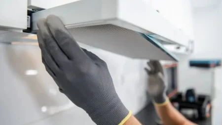 Mutfağınızın havasını değiştirecek doğal temizlik sırrı: 3 adımda aspiratör ve davlumbaz nasıl temizlenir?