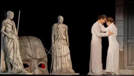 Sophokles’in Antigone’u, Bursa Şehir Tiyatrosu’yla sahnede: Adaletin çığlığı kadının direnişi