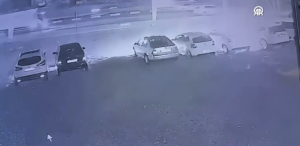 Benzin bidonuyla geldi, galerideki 6 aracı kundakladı