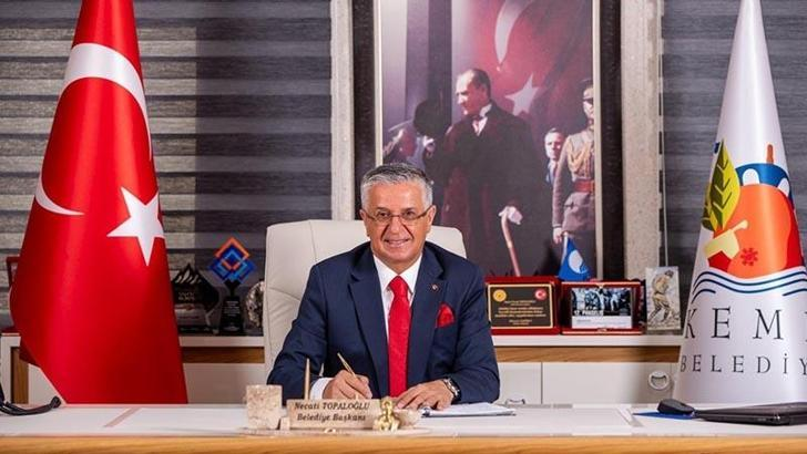 Kemer Belediye Başkanı Topaloğlu ve 8 meclis üyesi CHP’den istifa etti