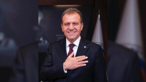 Mersin Belediye Başkanı Vahap Seçer kimdir, neden gözaltına alındı?
