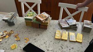 Mersin’de belediyelere yolsuzluk soruşturması! İşte şüphelinin evinden çıkanlar