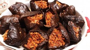 Ne dağılıyor ne eriyor! Tam ölçülü ekşili kuru dolma tarifi