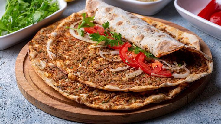 Tavada ‘kapalı’ lahmacunu deneyenler parmaklarını yiyor! 10 dakikada tam kıvamında